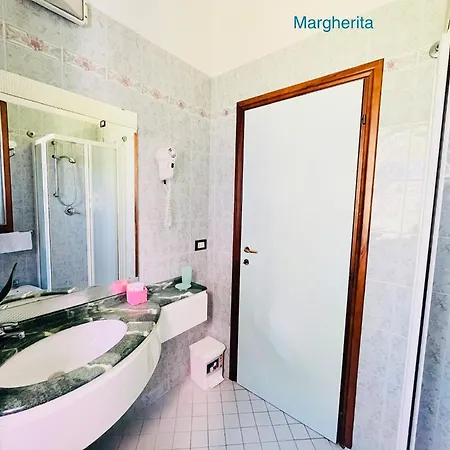 Aries Aparthotel 3*