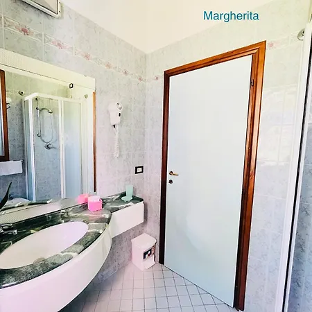 Aries Aparthotel 3*